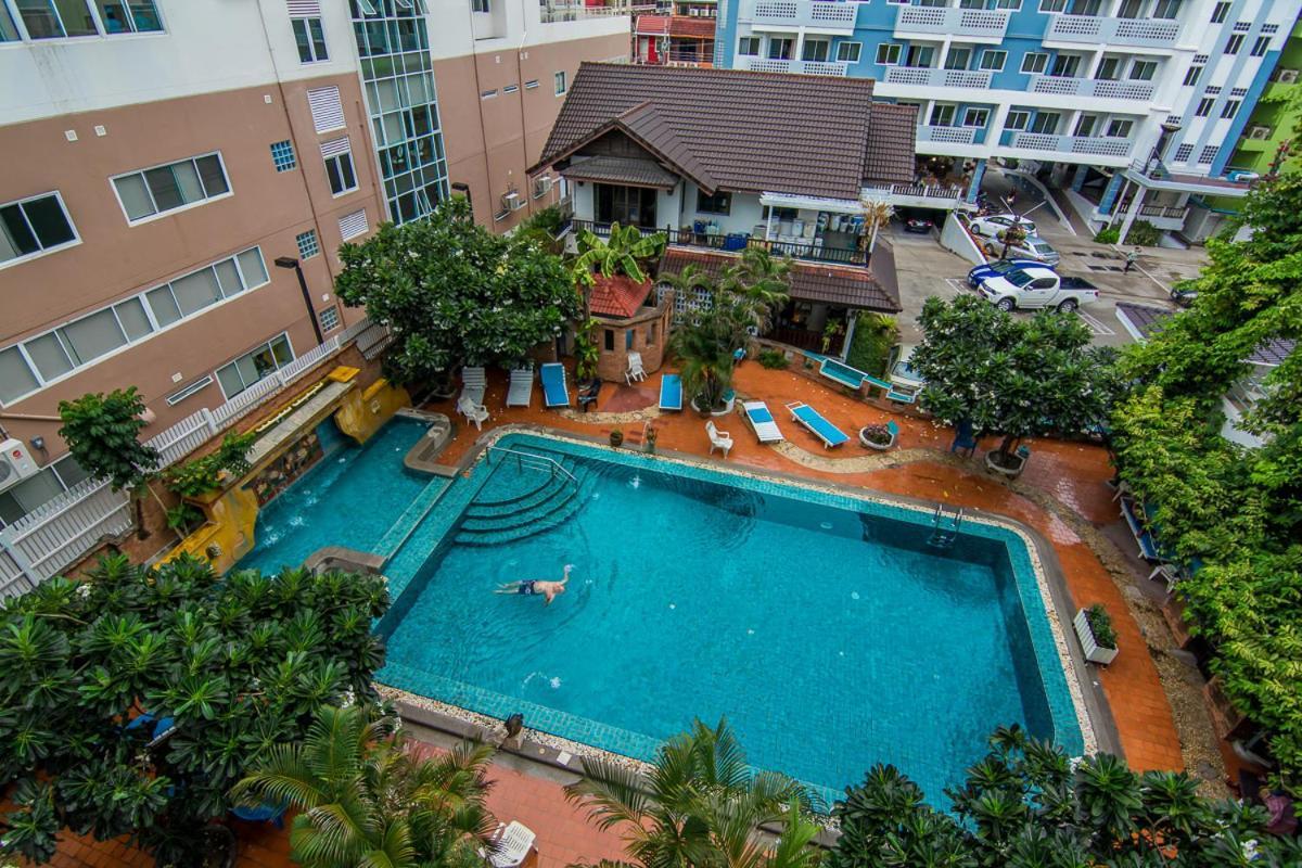 Hotel Sutus Court 7 Pattaya Exterior foto