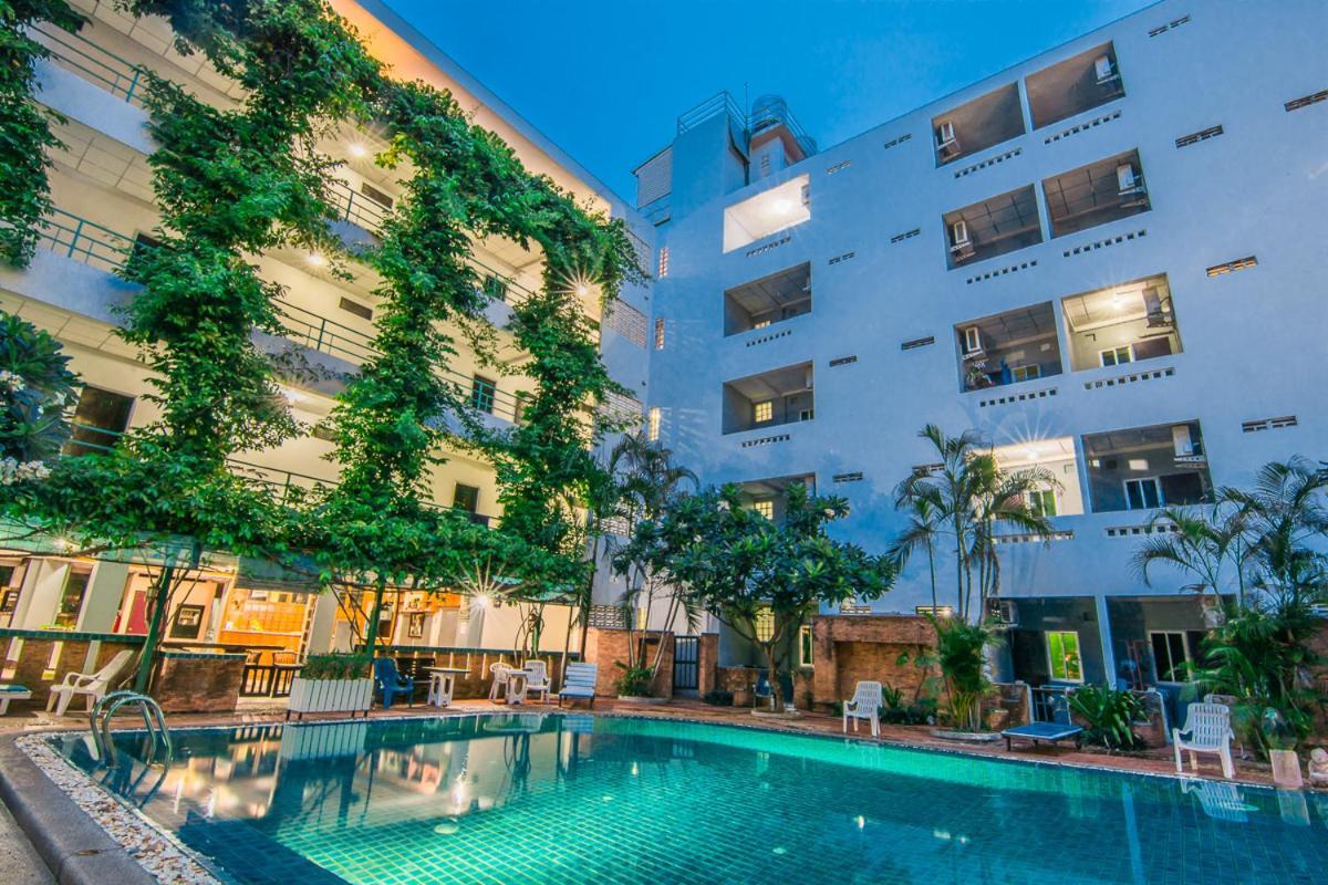 Hotel Sutus Court 7 Pattaya Exterior foto