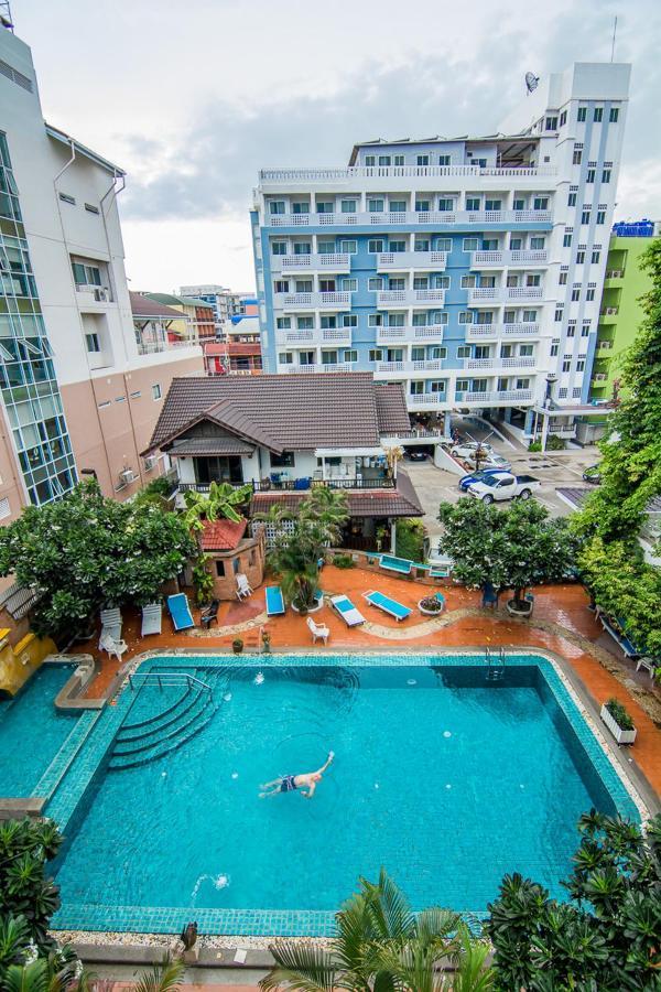 Hotel Sutus Court 7 Pattaya Exterior foto
