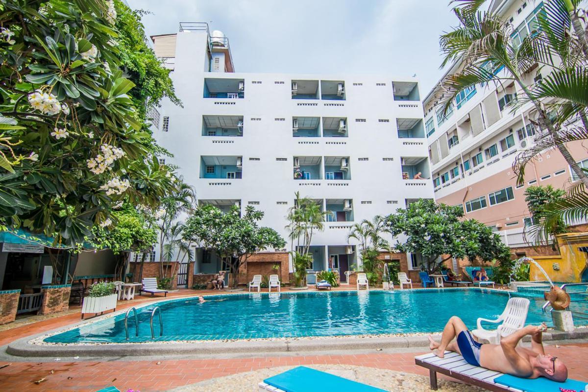 Hotel Sutus Court 7 Pattaya Exterior foto
