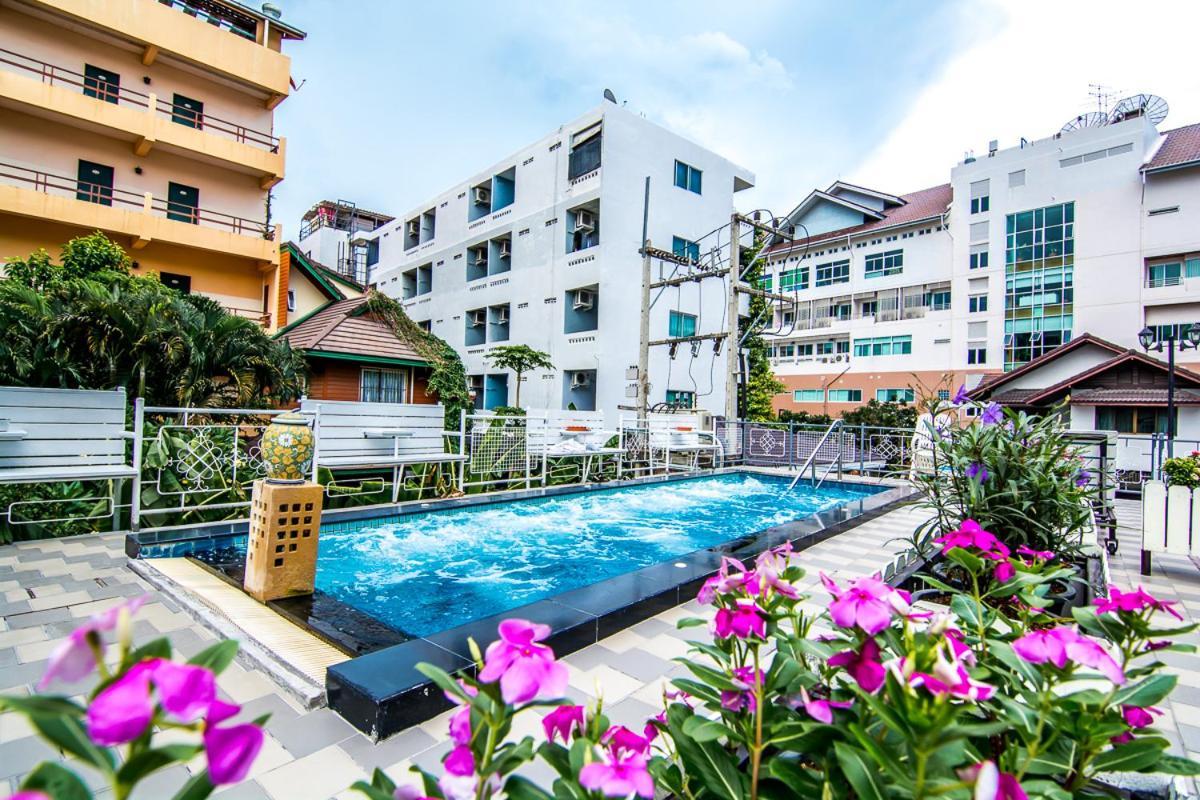 Hotel Sutus Court 7 Pattaya Exterior foto